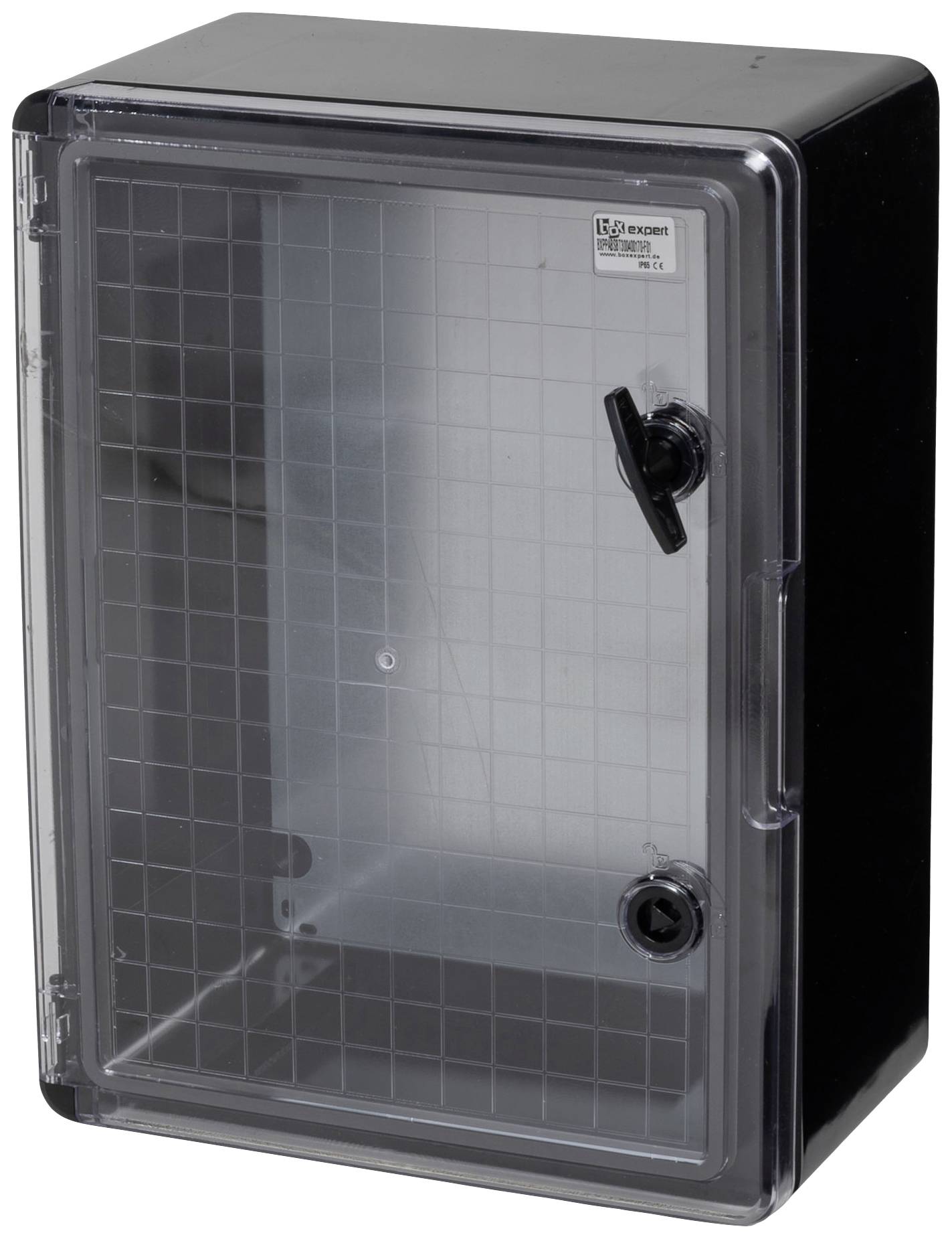 Czarny, prostokątny szafka obudowy z przezroczystymi, otwieranymi drzwiczkami i ukośną strukturą kratownicy. We wnętrzu nie zawiera widocznych treści.