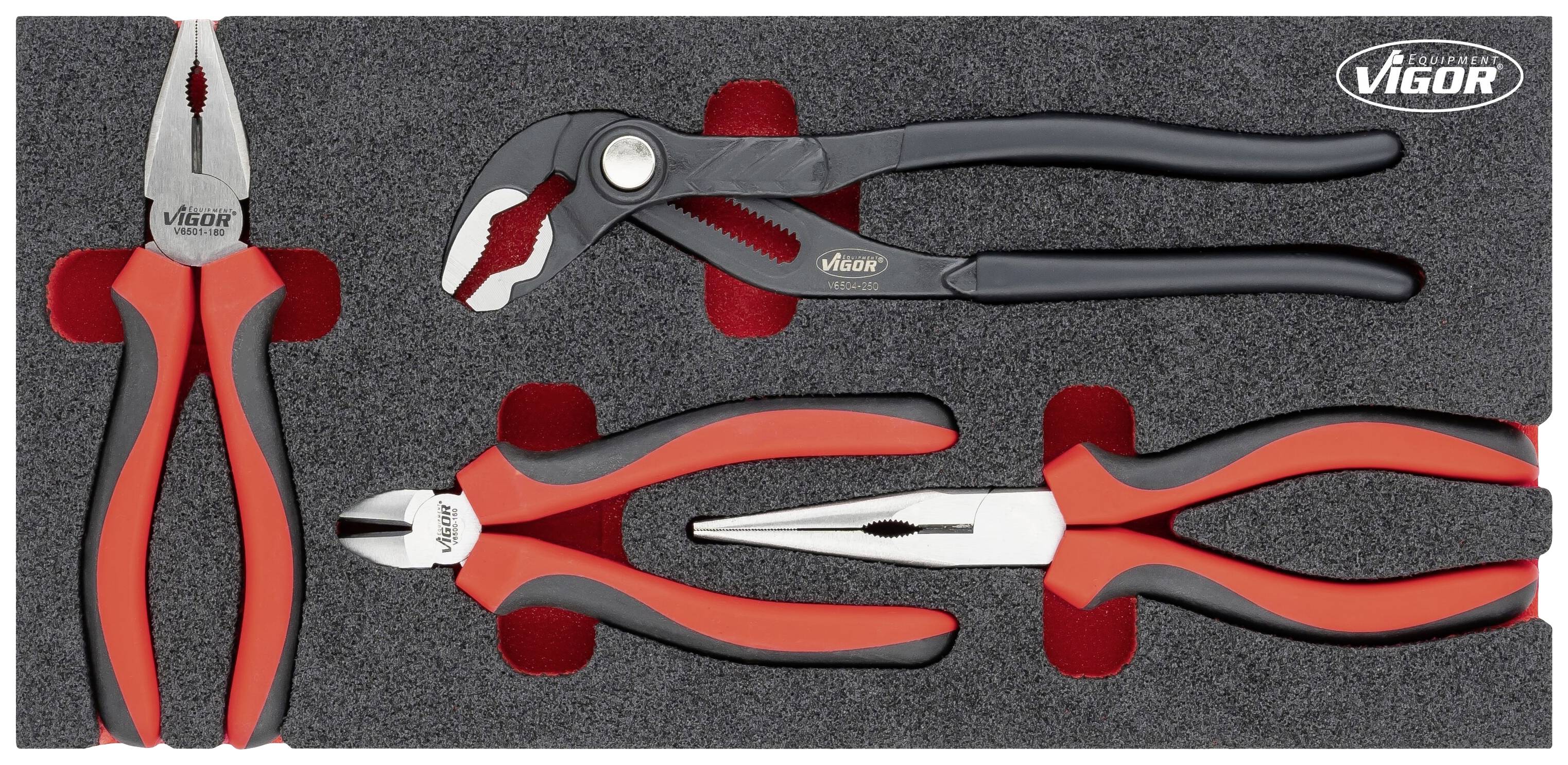 'Trzy czerwone i czarne narzędzia ręczne na gąbce: szczypce uniwersalne, szczypce do rur i szczypce špiczaste firmy Vigor.'