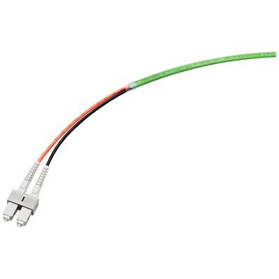 Kabel światłowodowy z dwoma złączami. Kabel jest pokryty zieloną powłoką i kończy się szarym plastikowym złączem.