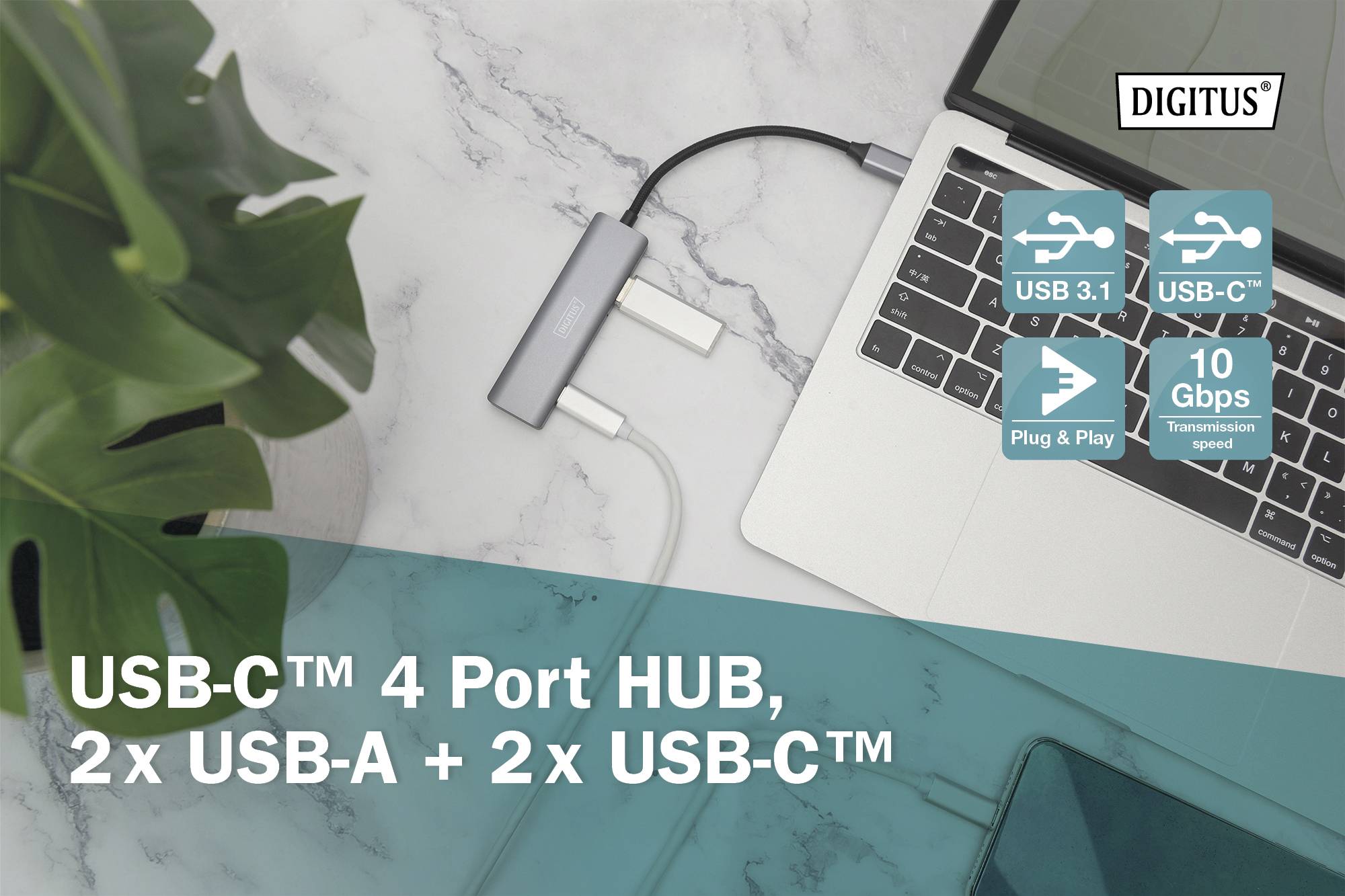 Hub USB-C z 4 portami, 2x USB-A + 2x USB-C. Laptop z podłączonym hubem USB, obok roślin na marmurowym stole. Symbole prędkości połączenia i funkcji.