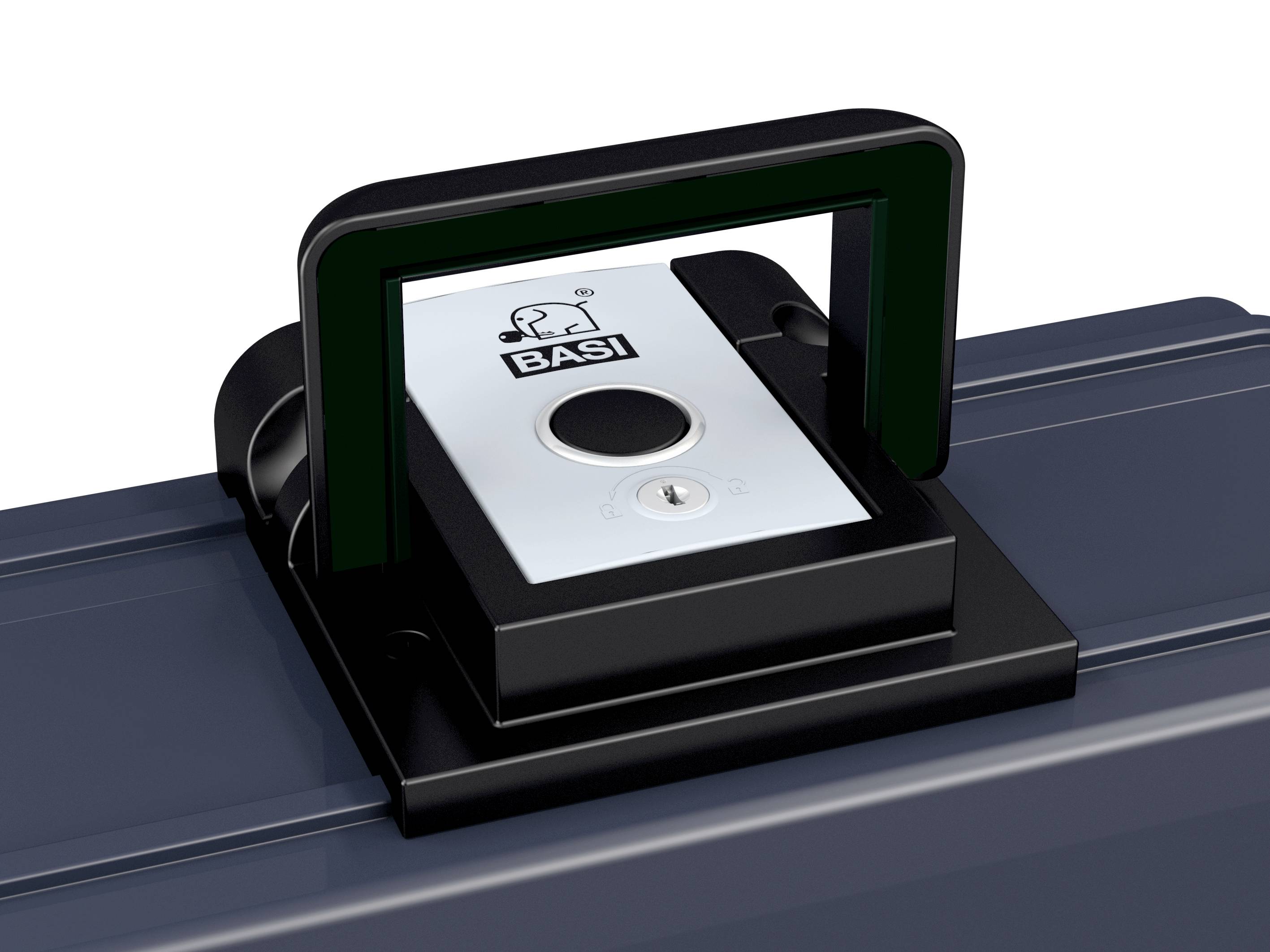 Czarny kufer z zintegrowanym zamkiem szyfrowym BASI na wierzchu. Zamek wygląda na solidny i praktyczny.