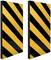 Dwie prostokątne tablice z żółto-czarnymi pasami skośnymi, które mają ostrzegać przed zagrożeniami lub przeszkodami.