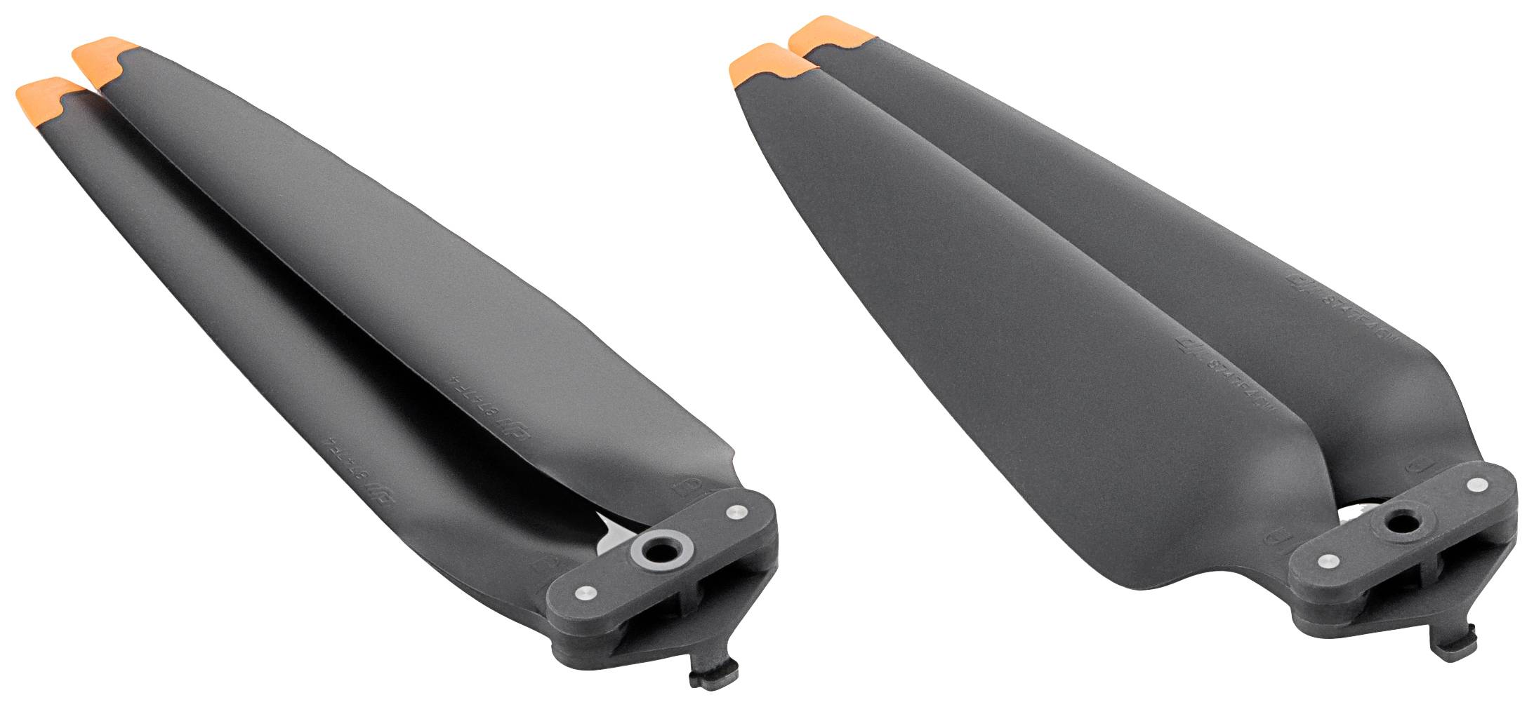 Dwa czarne śmigła z pomarańczowymi końcówkami, ułożone obok siebie na białym tle.