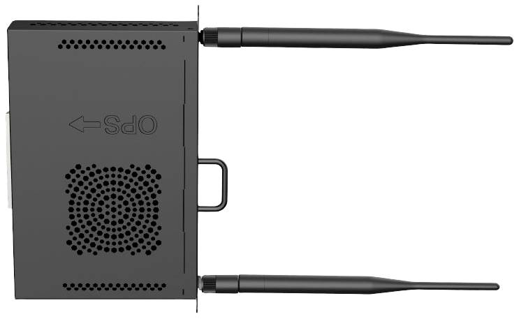 Czarny router z dwoma antenami przyłączonymi z boku. Na powierzchni otwory wentylacyjne oraz napis 'QPS' wskazujący orientację urządzenia.