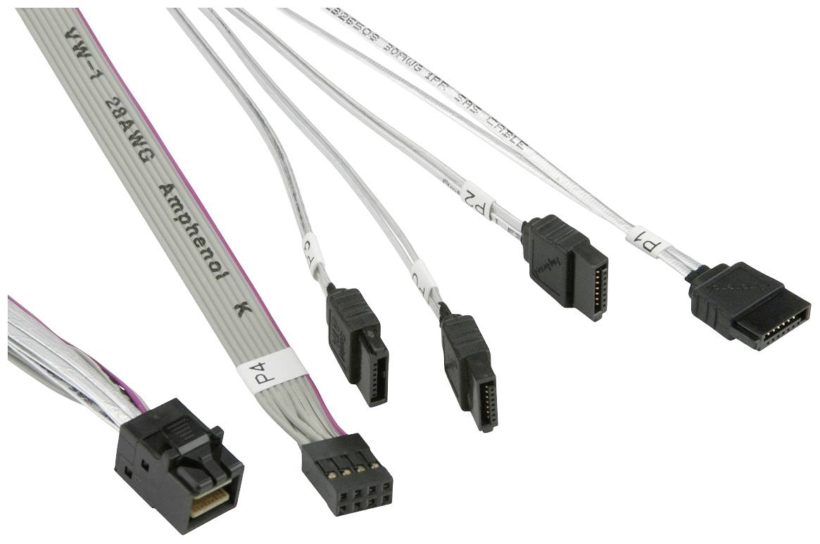 Różne złącza i wtyczki komputerowe przy kablach połączeniowych. Różnorodne kształty i rozmiary złączy do elektronicznych urządzeń.