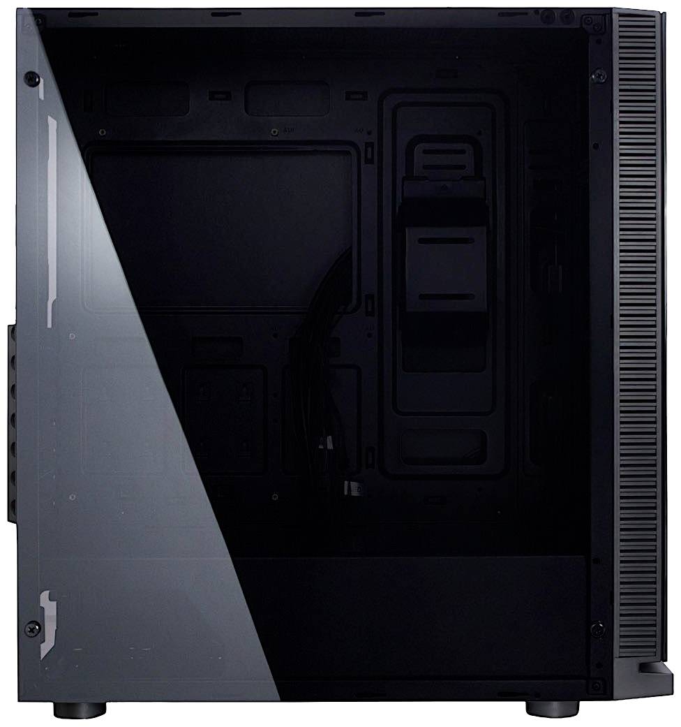 Czarna obudowa komputera wykonana z metalu z przezroczystą boczną ścianką, ukazująca pusty wnętrze i miejsce na montaż podzespołów.