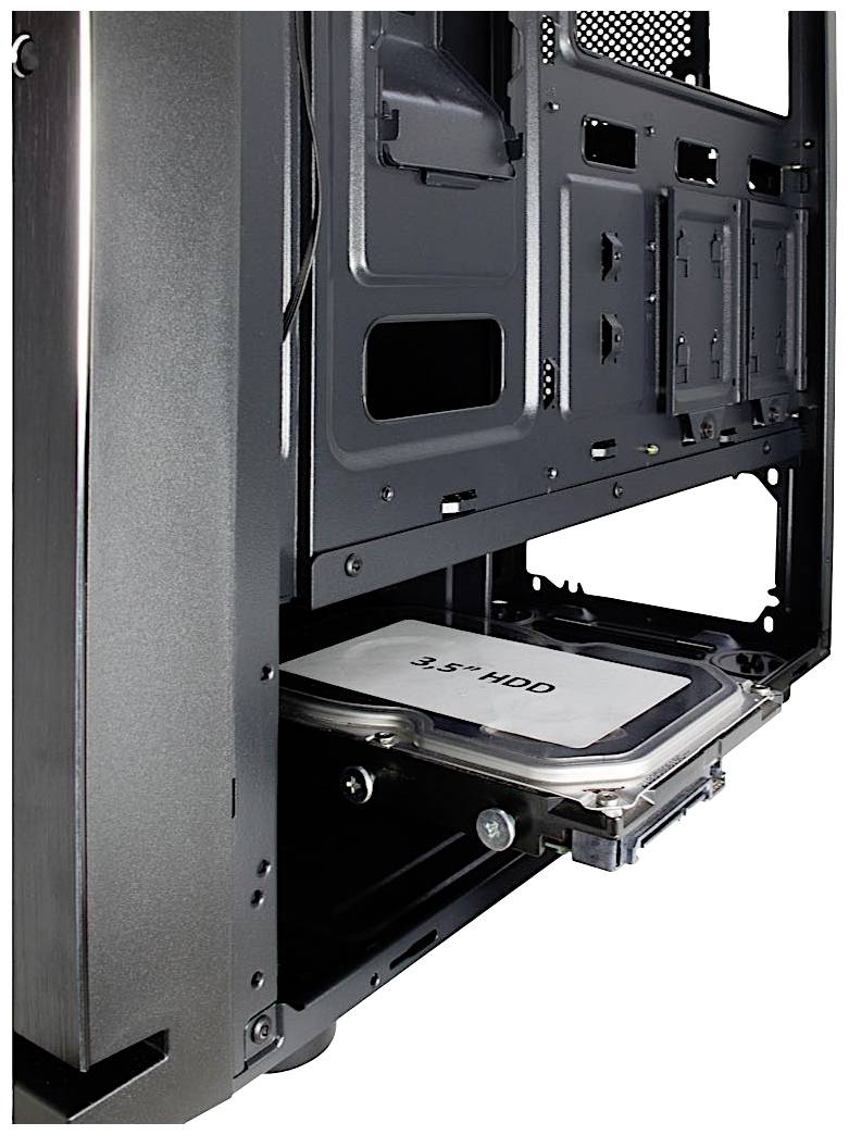 Wkład dysku twardego w otwartej obudowie komputera, pokazujący gniazdo na 3,5-calowy dysk twardy HDD do przechowywania danych.