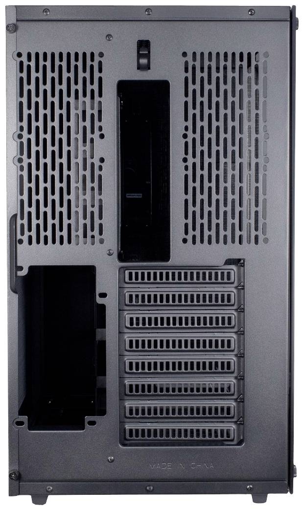 'Tylna strona obudowy komputera z wieloma otworami wentylacyjnymi i gniazdami kart rozszerzeń. Brak zainstalowanego zasilacza.'