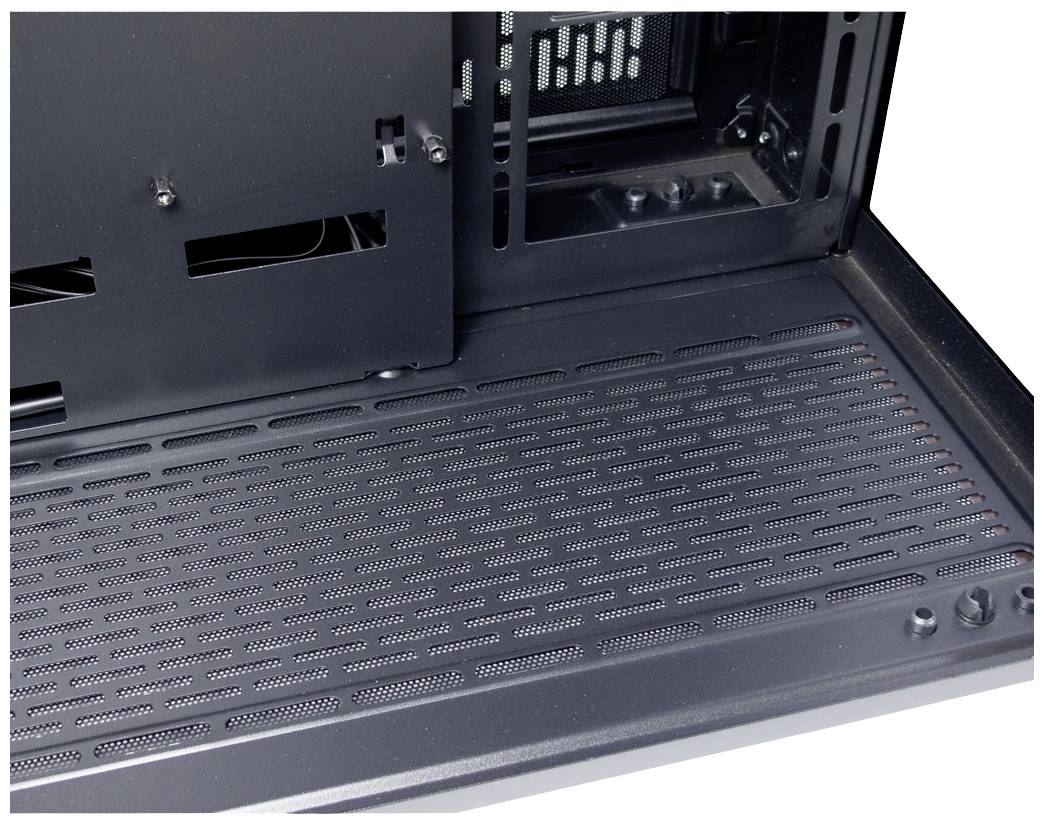 Widok wewnętrzny obudowy komputera z widocznym wentylowanym spodem wykonanym z metalowej siatki, zapewniającym lepszą cyrkulację powietrza.