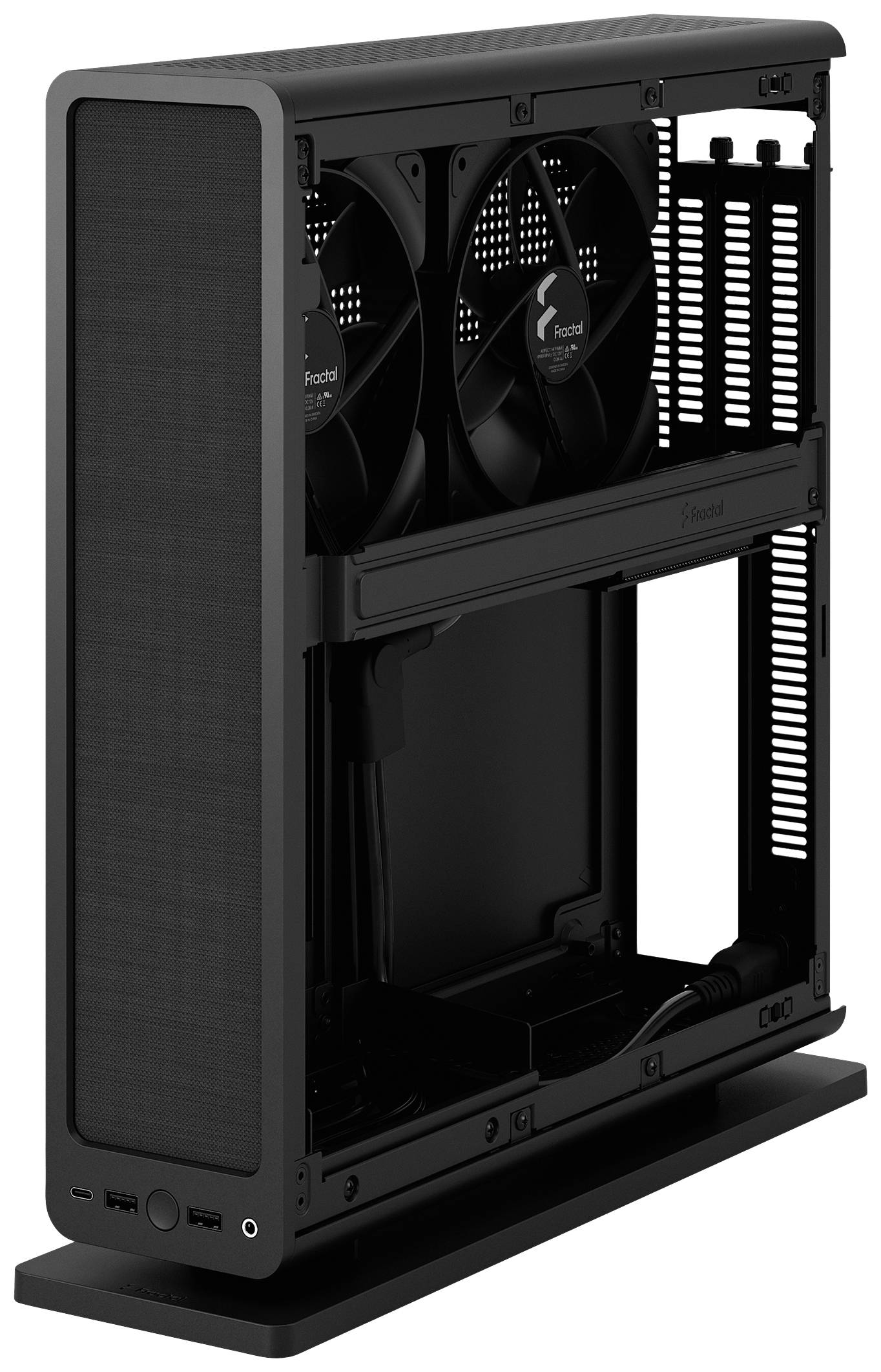 Czarna, kompaktowa obudowa komputerowa, ustawiona pionowo, z widocznymi wentylatorami i otwartymi ściankami bocznymi dla wentylacji i dostępu.