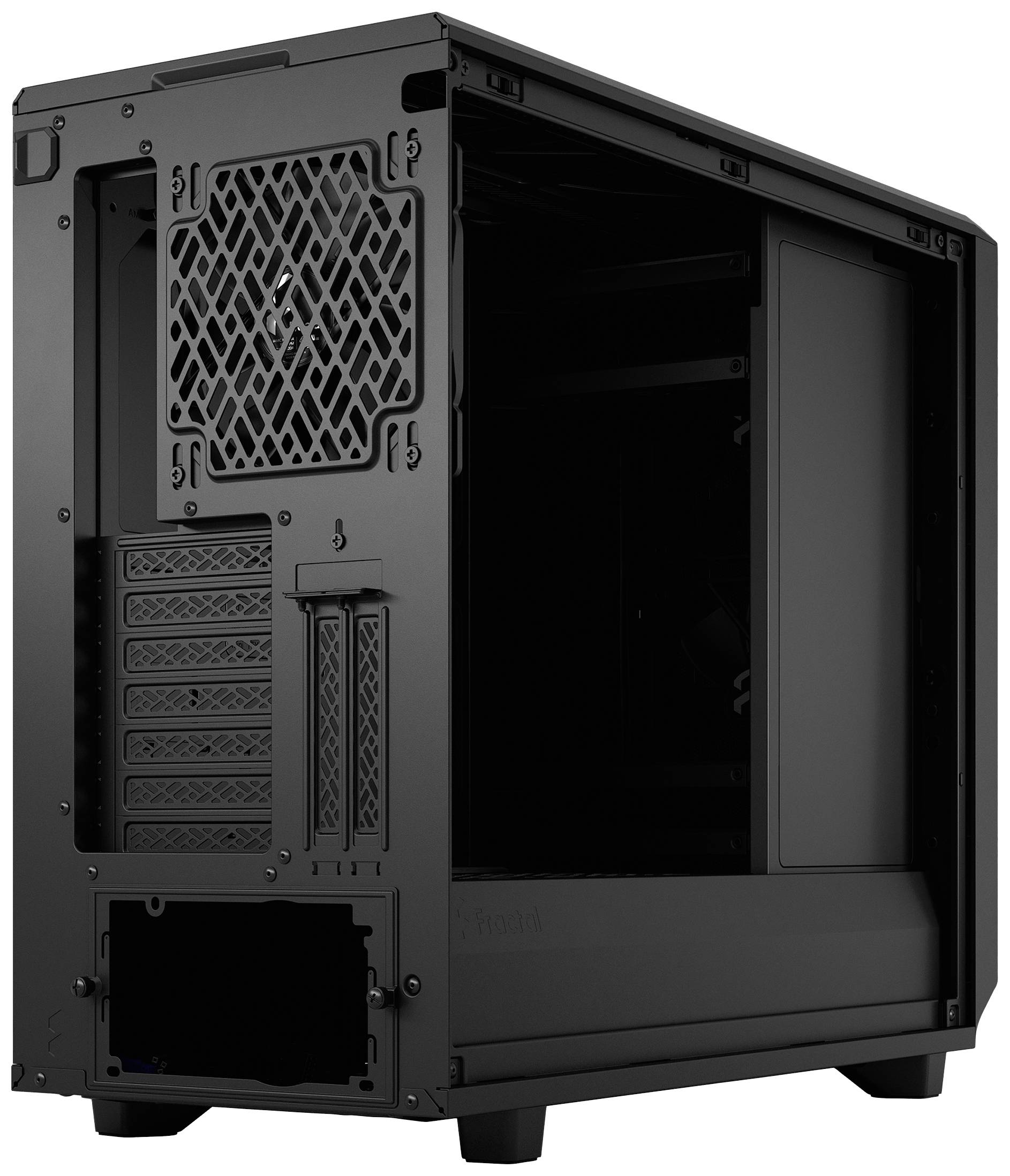 Czarna obudowa komputera z odkrytym wnętrzem, prezentująca tylne kratki wentylacyjne i sloty rozszerzeń, na białym tle.
