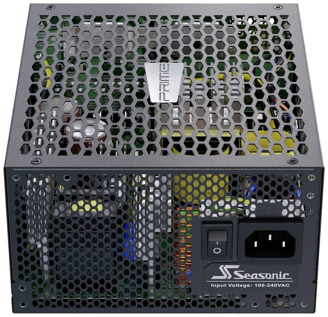 Czarny zasilacz Seasonic z kratką wentylacyjną i wtyczką wejściową. Obsługuje napięcia od 100-240V prądu przemiennego.