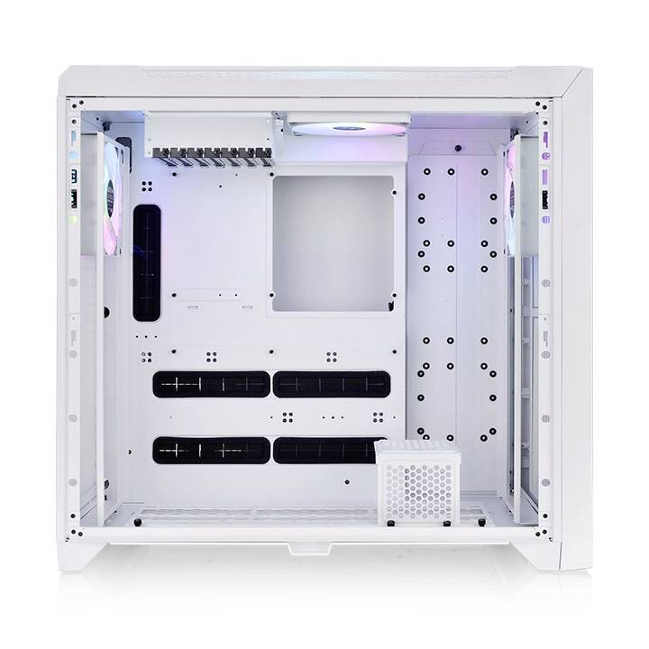 Białe obudowy komputerowe, podświetlone od wewnątrz, prezentujące przestrzeń na komponenty, w tym mocowania wentylatorów oraz systemy zarządzania kablami.