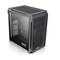 Czarna, prostokątna obudowa komputera z przezroczystym panelem bocznym i kratkami wentylacyjnymi po bokach; widoczne wnętrze bez podzespołów.