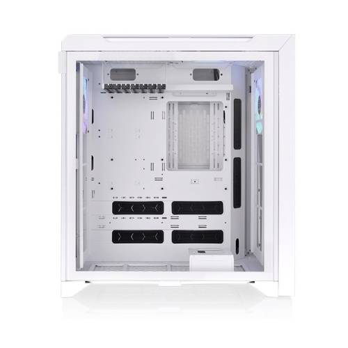 Białe obudowa komputerowa bez komponentów, prezentująca pusty wnętrze z gniazdami rozszerzeń i wentylatorami. Idealna do indywidualnych projektów budowy komputera.