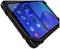 Tablet w ochronnym etui, na którego ekranie widoczne są ikony kilku aplikacji.