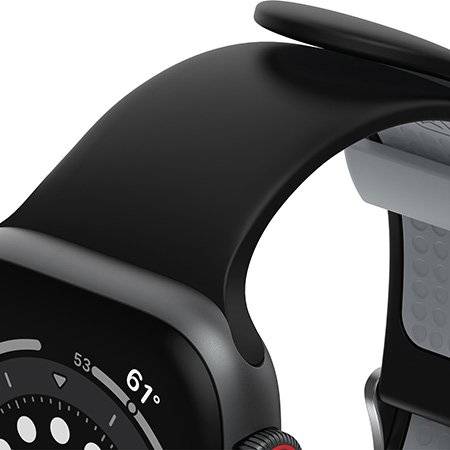 Czarna smartwatch wyświetla na ekranie aplikację pogodową ze wskazaniem temperatury 61 stopni Fahrenheita.