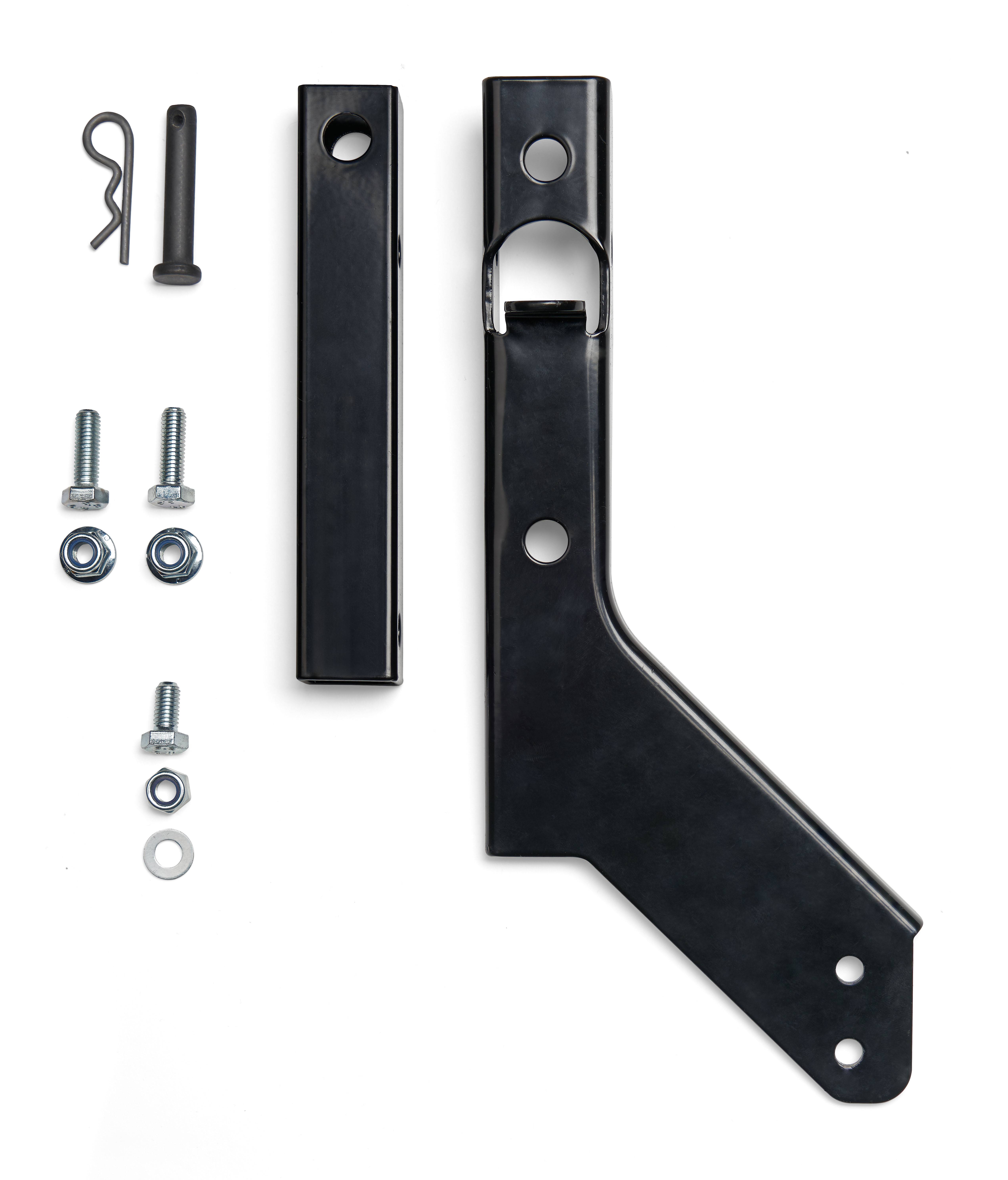 Czarna metalowa mocowanie, śruby, klamra i wkręty. Zestaw elementów montażowych do przyczepy samochodowej.