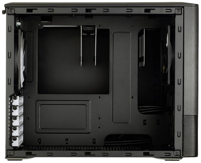 Pusta obudowa komputera w środku, wykonana z czarnego metalu, z miejscem na płytę główną, szczelinami na wentylatory oraz opcjami zarządzania kablami.