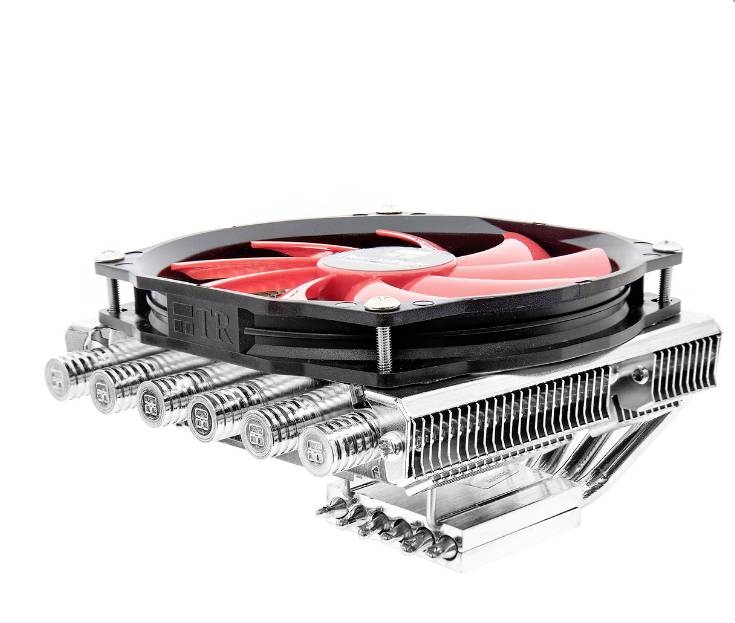 Chłodnica procesora z czerwonym wentylatorem i srebrnymi żeberkami. Projekt jest kompaktowy i prezentuje strukturę odprowadzania ciepła.