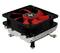 Czarno-czerwony wentylator komputerowy z obracającym się śmigłem i radiatorem poniżej.