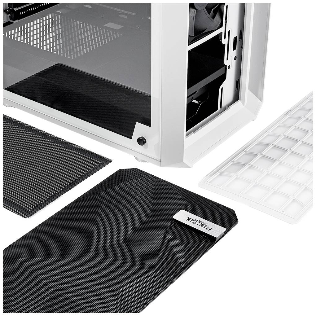 Rozłożona obudowa komputera z białą ramą i czarnymi komponentami, w tym filtrami przeciwkurzowymi i zdejmowanymi pokrywami.