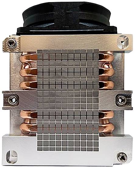 Radiator z rurkami miedzianymi i lamelkami aluminiowymi, służący do odprowadzania ciepła w urządzeniach elektronicznych.