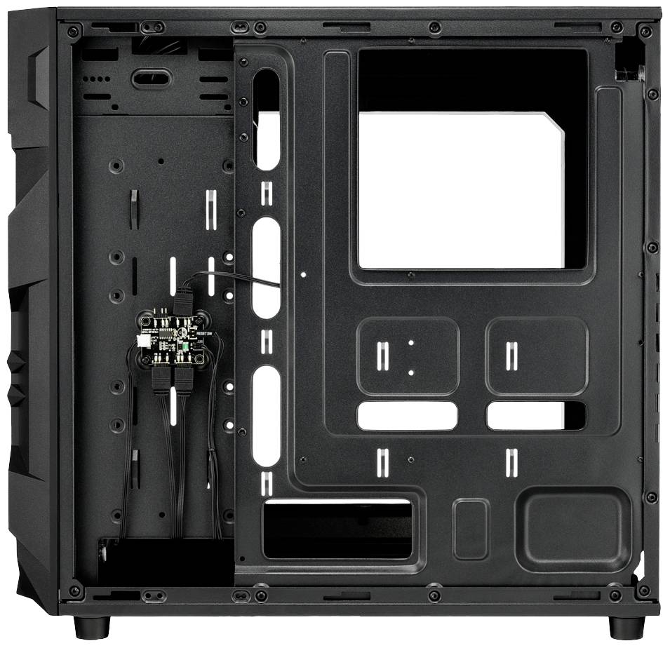 Pusta, otwarta obudowa komputerowa w kolorze czarnym, z widoczną tylną ścianką. Wyposażona w otwory do prowadzenia kabli oraz mocowania płyty głównej.