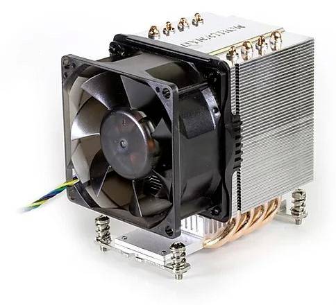 Radiator procesora komputerowego z wentylatorem i żeberkami chłodzącymi, zamontowany na podstawce, służący do odprowadzania ciepła w komputerach.