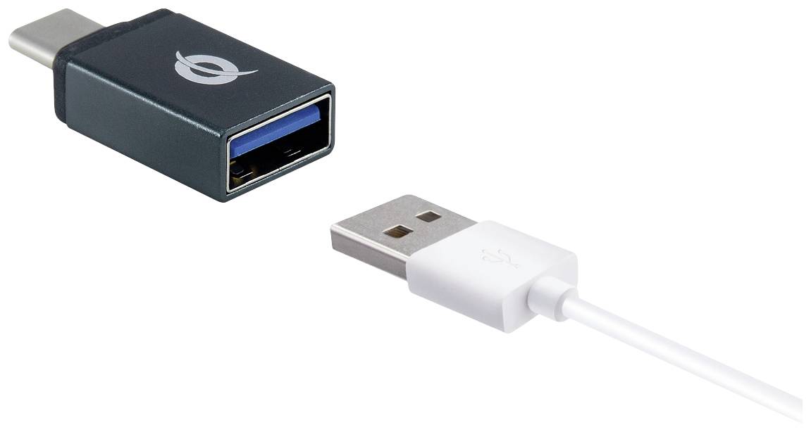 Kabel USB z wtyczką USB-A jest podłączone przez adapter do złącza USB-C.
