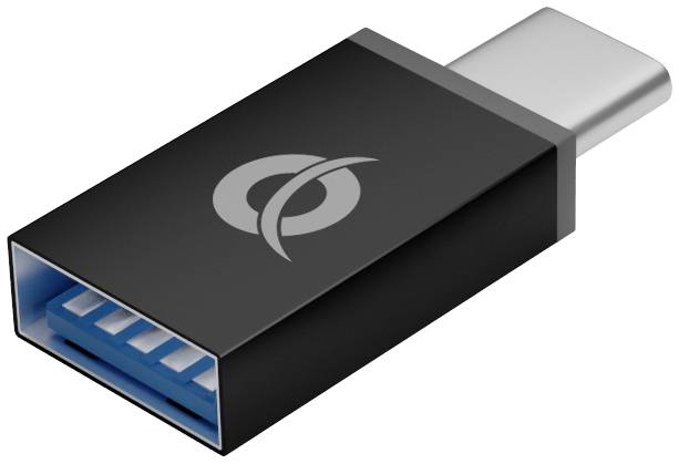 Czarny adapter USB-C z niebieskim złączem USB-A z przodu oraz logo marki na obudowie.