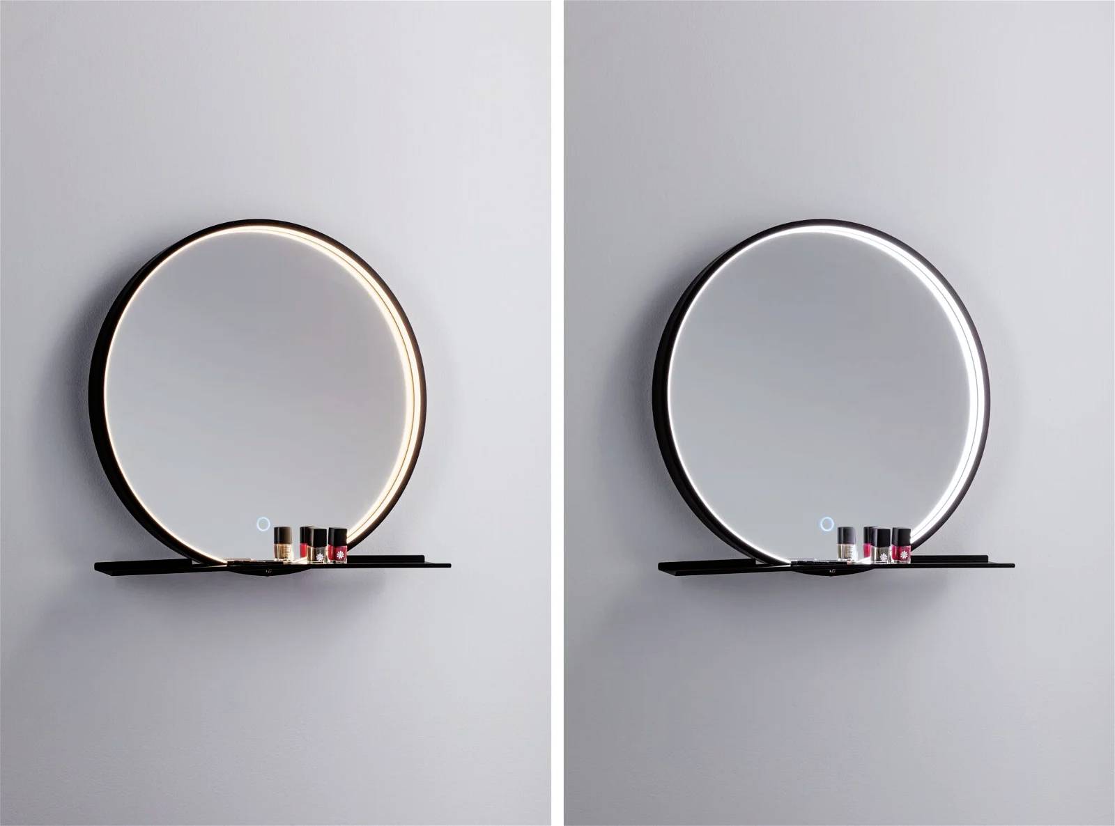 Dwa okrągłe lustra na ścianie, jedno z ciepłym światłem, drugie z chłodnym światłem. Poniżej stoją cztery buteleczki lakieru do paznokci.