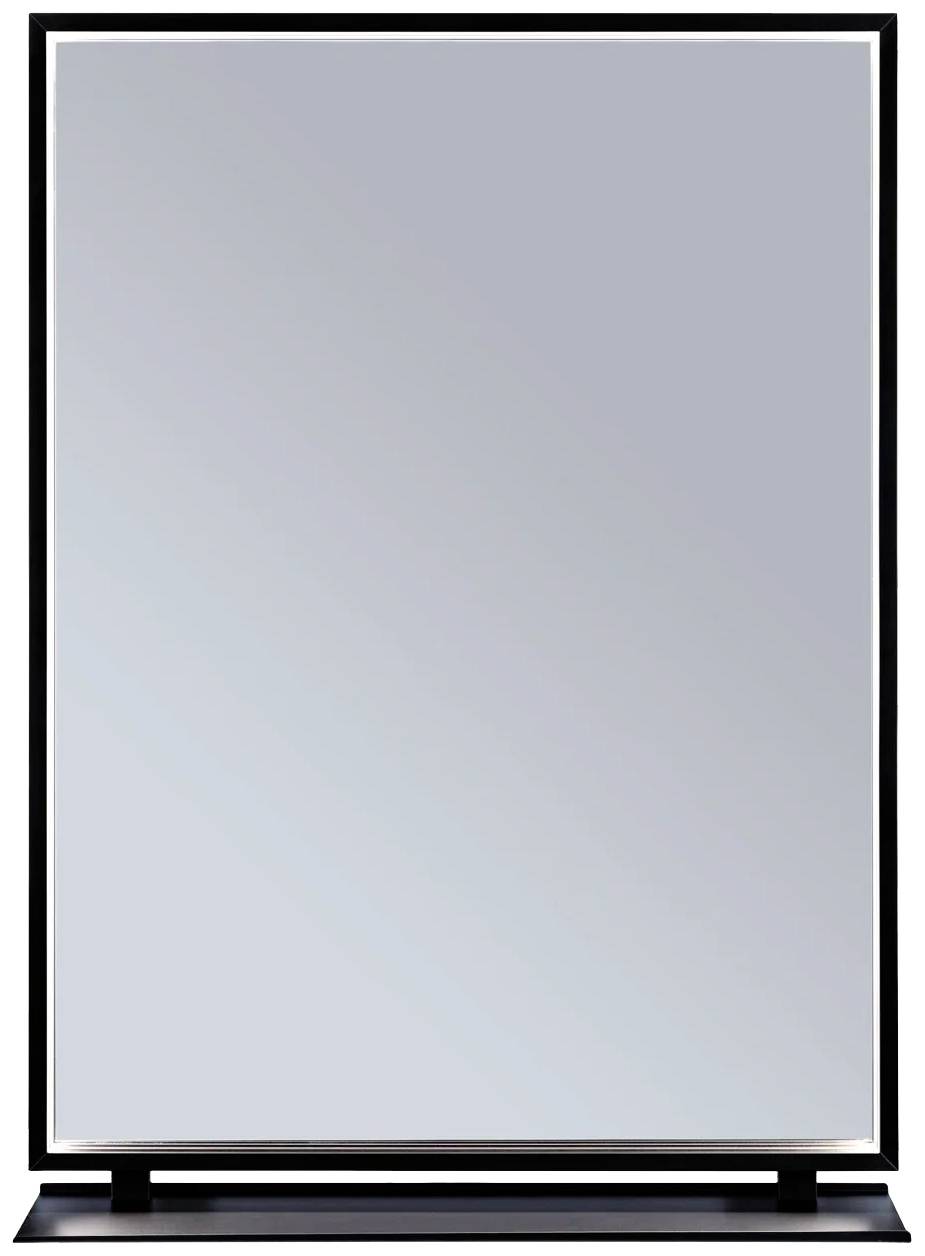 Duży, prostokątny lustro w wąskiej, czarnej ramie, stojące na ciemnym cokole.