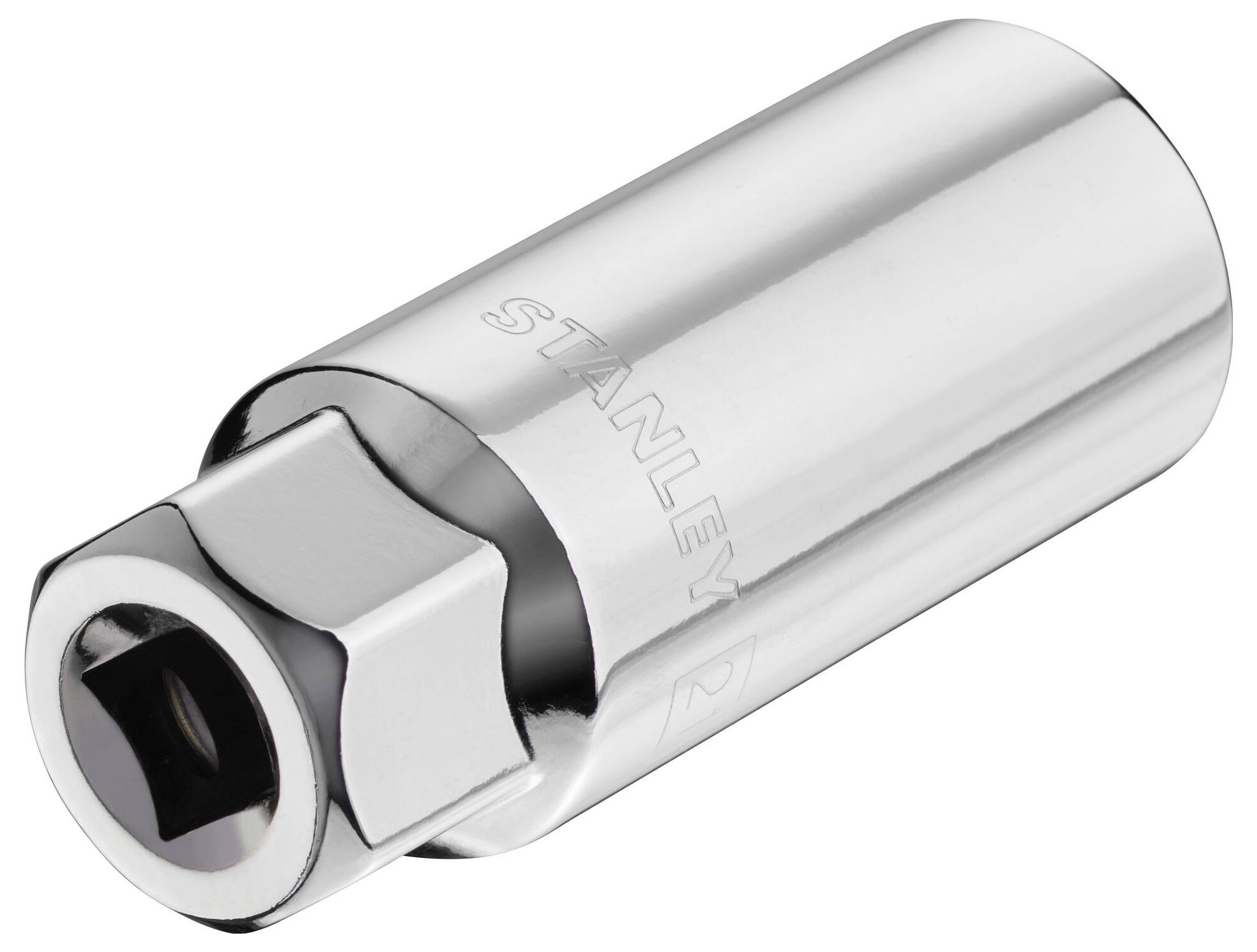 Chromowana nasadka z napisem 'STANLEY', przeznaczona do użycia z kluczem nasadowym, prezentuje kwadratowy napęd.