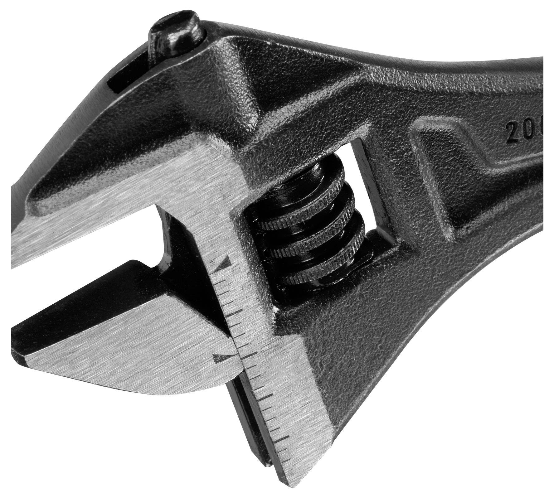 Regulowany klucz nastawny z metalu w zbliżeniu, ukazujący ząbkowane szczęki i mechanizm regulacji do różnych rozmiarów śrub.