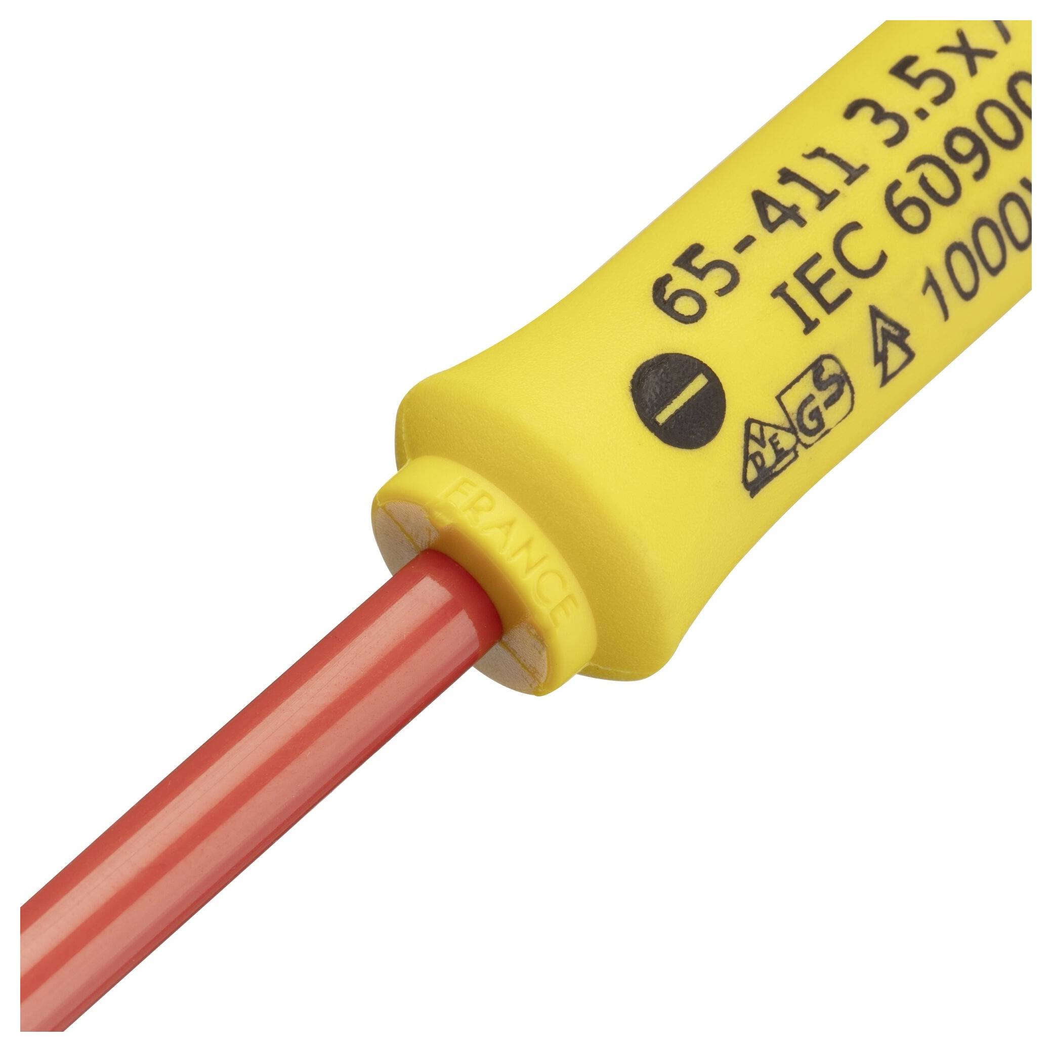 Ilustracja żółtego elementu zabezpieczającego z oznaczeniem 'IEC 60900', symbolem ostrzegawczym i czerwonym uchwytem, stosowanego w zakresie bezpieczeństwa elektrycznego.