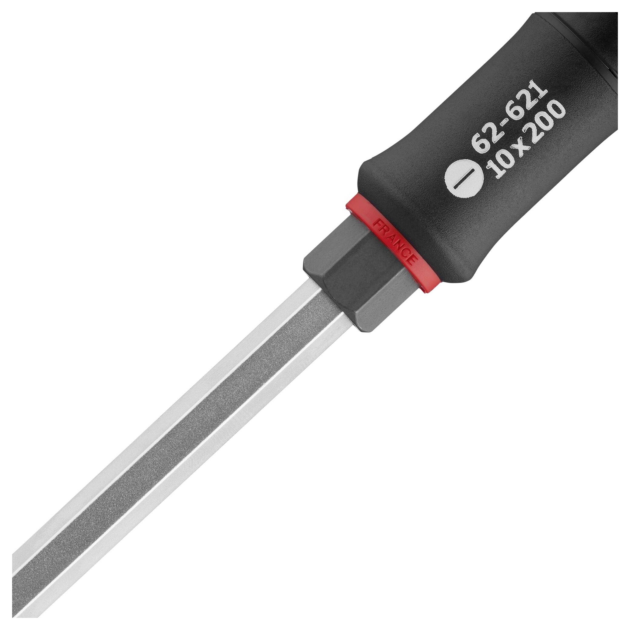 Śrubokręt z czarnym uchwytem i czerwonym pierścieniem. Szary czubek, numer modelu '62-621, 10x200', wyprodukowany we Francji.