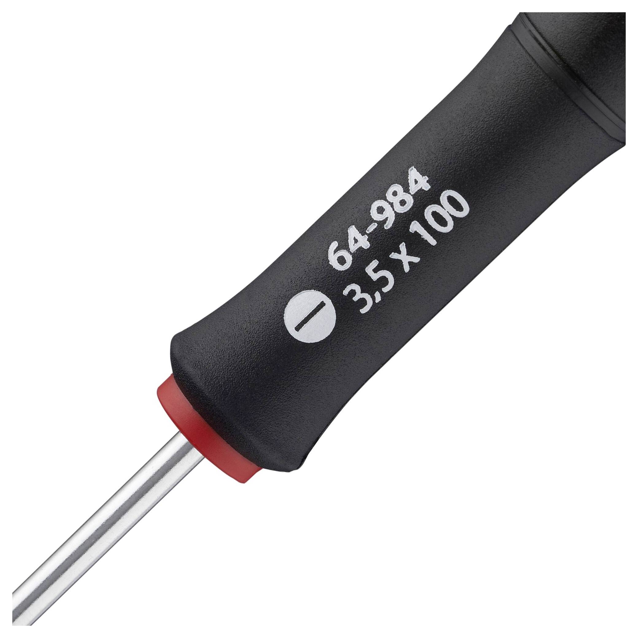 Czarny uchwyt wkrętaka z oznaczeniem '64-984 3,5 x 100' oraz płaską główką wkręta. Odpowiedni do precyzyjnych prac.