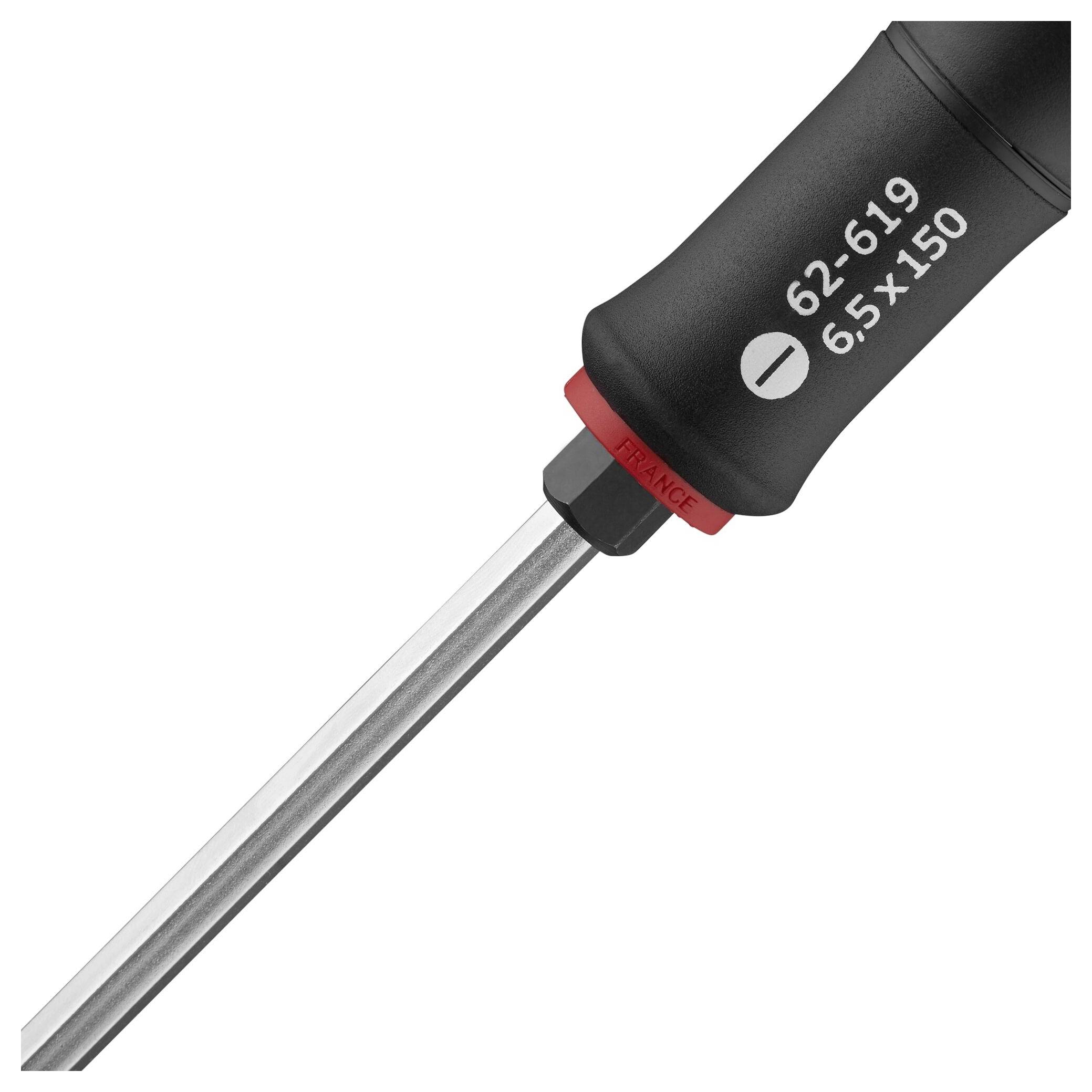 Wkrętak z czarnym uchwytem i czerwonym oznaczeniem. Oznaczony napisami '62-619' oraz '6.5 x 150'.
