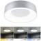 Okrągła lampa sufitowa LED w srebrnym kolorze, wyświetlająca trzy temperatury barwowe: ciepłobiała (2700 K), neutralnobiała (4000 K), zimna biel (6500 K).