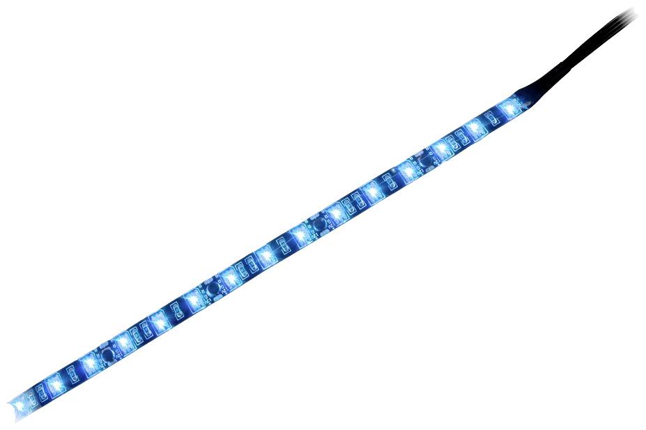 Niebieski pas LED z równomiernie rozmieszczonymi świecącymi diodami na białym tle.