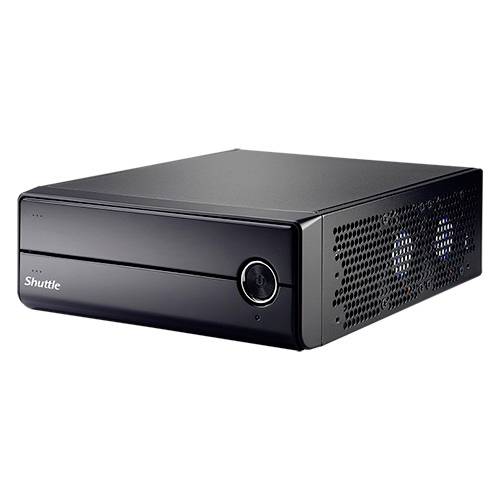 Mały, czarny komputer stacjonarny o eleganckim, gładkim designie. Otwory wentylacyjne z boku, przycisk zasilania z przodu. Idealny do kompaktowych przestrzeni roboczych.