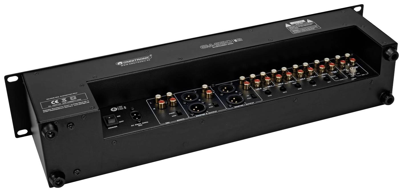 Czarny sprzęt audio z wieloma złączami XLR i RCA na przedniej płaszczyźnie. Urządzenie ma prostokątny kształt i jest przystosowane do montażu w szafie rack.