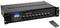 Wzmacniacz z wieloma regulatorami i wyświetlaczem, widok z przodu. Obok leży pilot zdalnego sterowania.