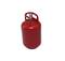 Czerwony cylinder metalowy z otworem wentylacyjnym u góry, przypominający butlę gazową.