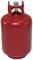Czerwony cylinder gazowy z zaworem u góry, stojący na płaskiej powierzchni.