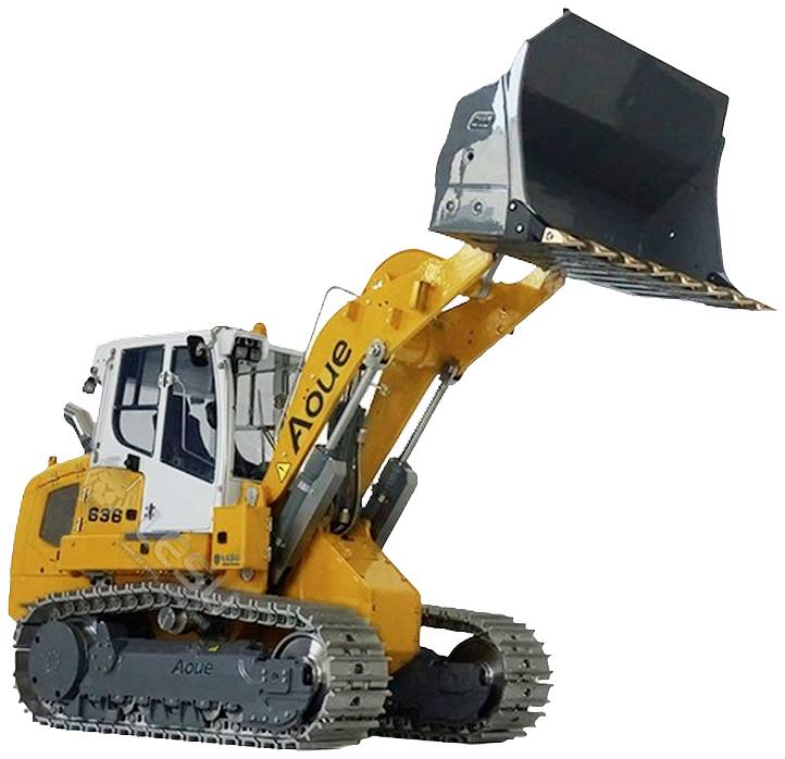 Żółta ładowarka łańcuchowa unosi swoją łyżkę w powietrze. Z boku widać charakterystyczny napis.