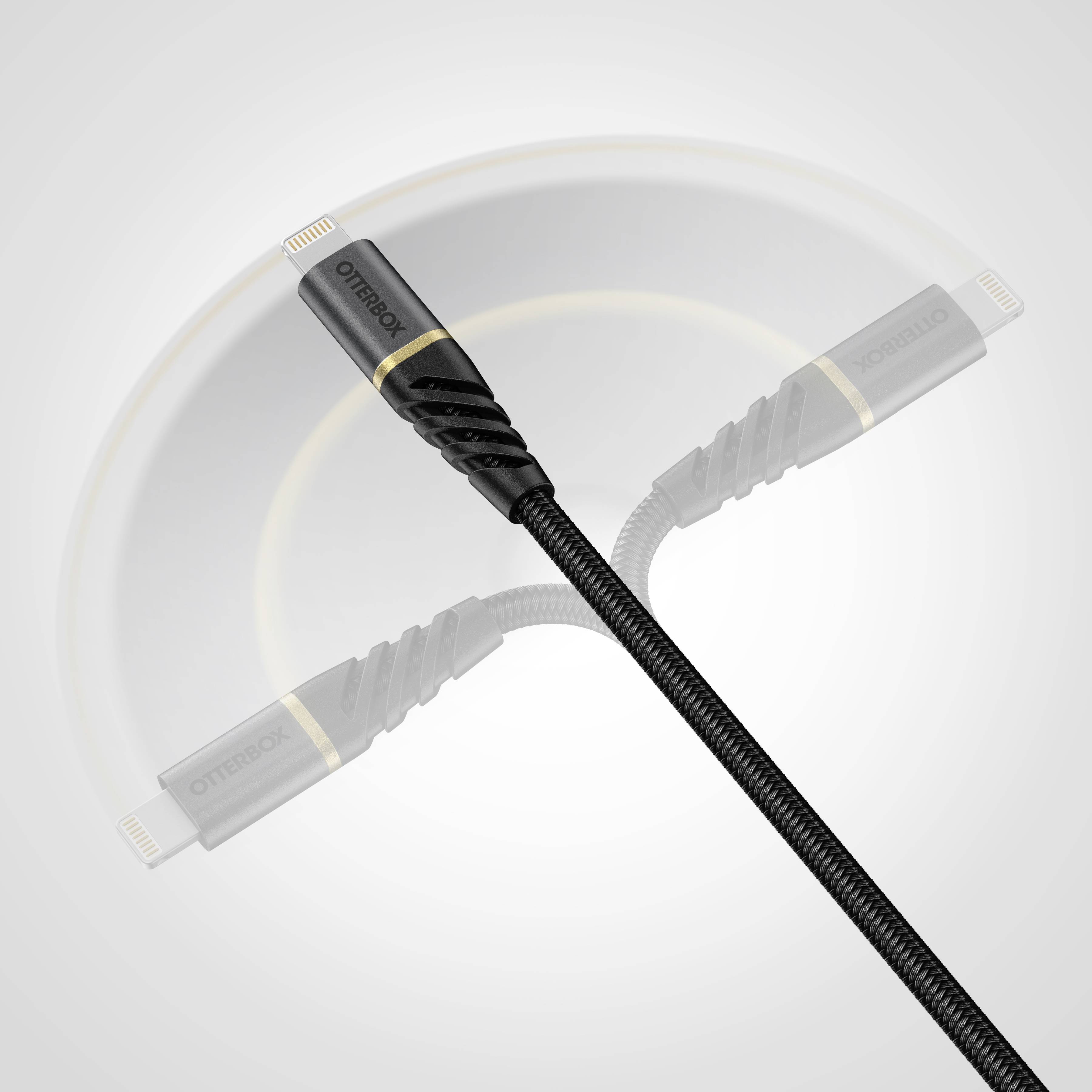 Czarny, pleciony kabel z wzmocnionymi końcówkami, prezentujący elastyczną, wytrzymałą strukturę, odpowiednią do urządzeń elektronicznych.