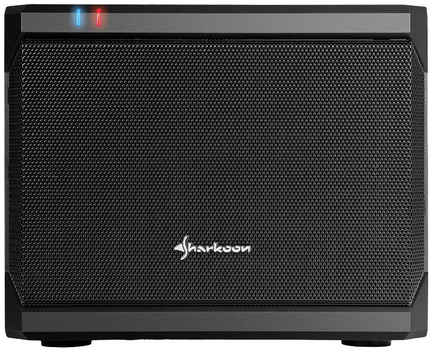 Czarna obudowa komputera z logo 'Sharkoon' z przodu. Po lewej stronie u góry niebieskie i czerwone światło. Prostokątny kształt i czarny wzór siatki.