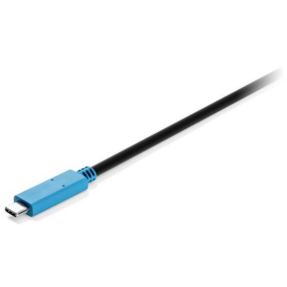 Niebieskie złącze USB-C z czarnym przewodem, ujęcie wtyku.